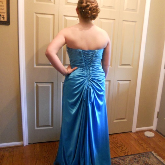 💎Prom Dress with Gem Detailing - Sky Blue💎 - Picture 4 of 12